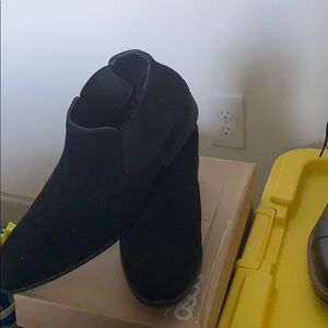 Black Chelsea boots